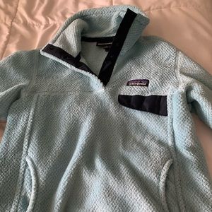 Fleece Patagonia pullover. 40 each